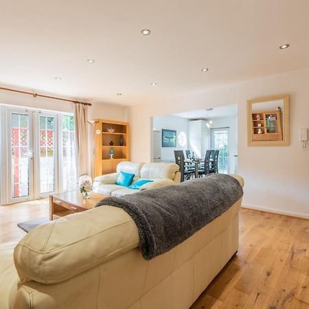London Stratford - Spacious 2 Bed Flat With Secured Parking & Private Garden Exterior foto